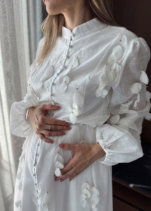 Vestido con aplicación de flor colgante blanco