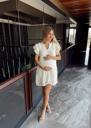 Vestido blanco hueso corto mangas olanes