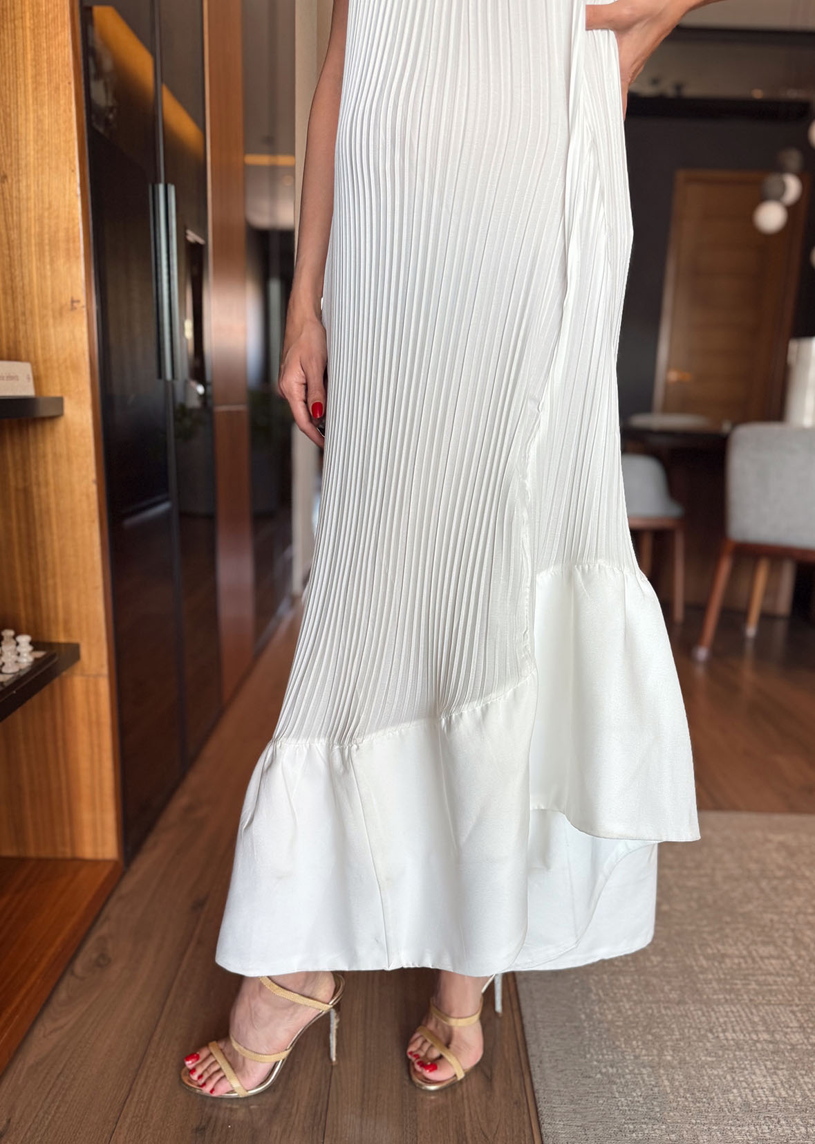 Vestido blanco largo olan asimétrico