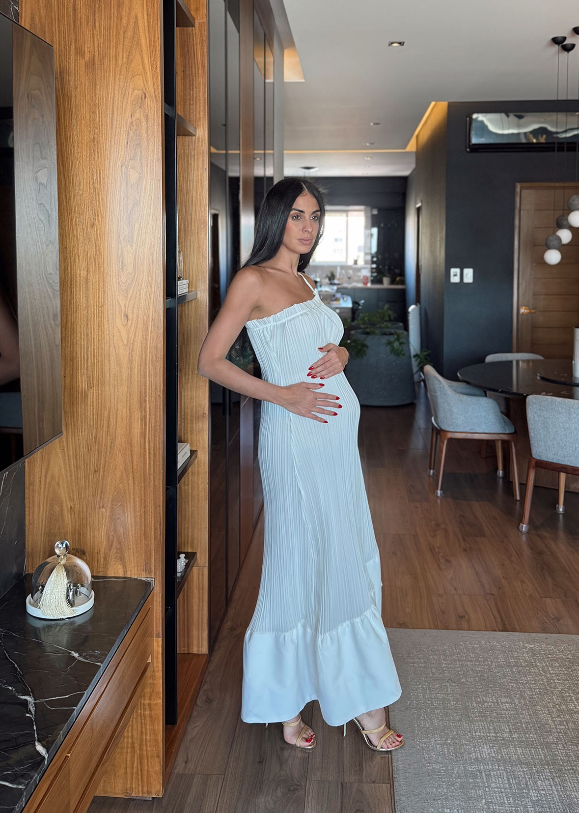 Vestido blanco largo olan asimétrico