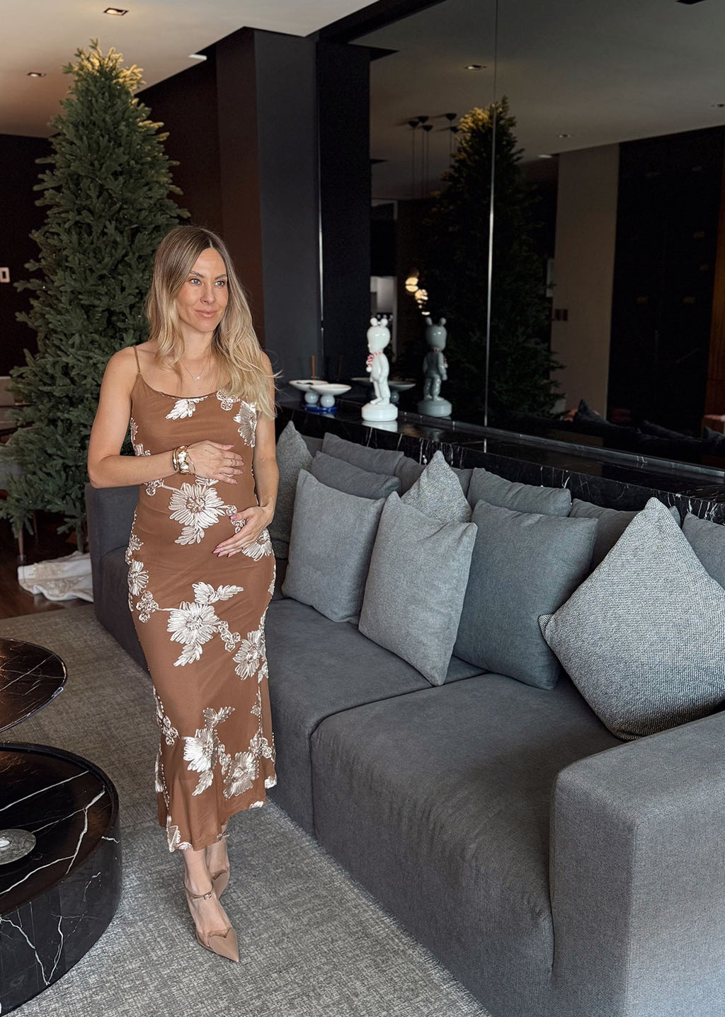 Vestido tirantes marrón flor bordada