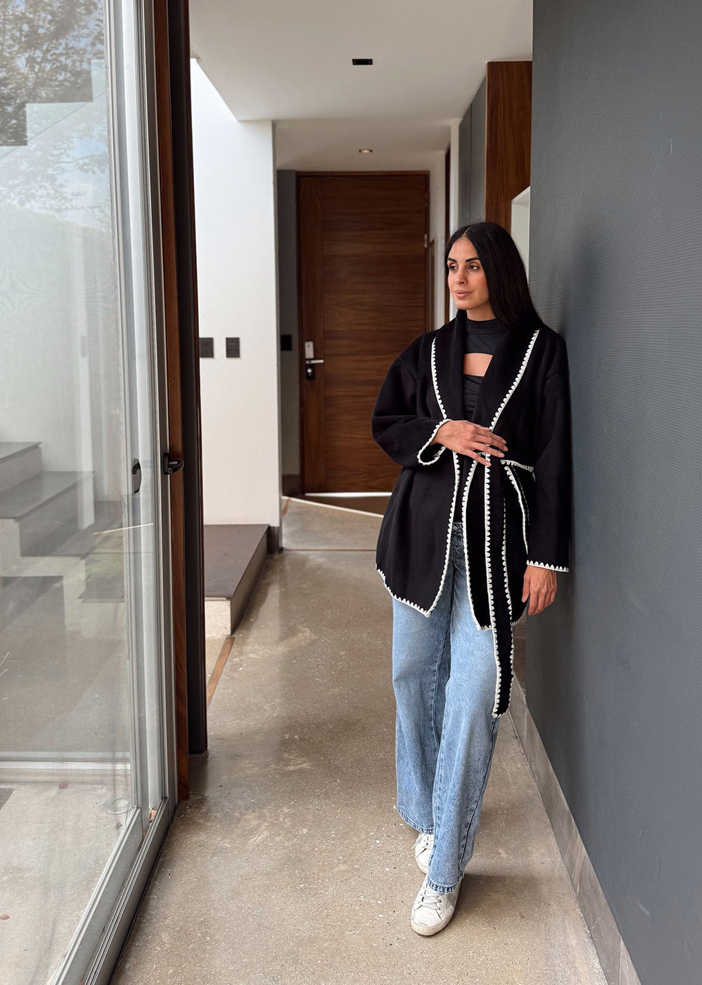 Abrigo negro afelpado