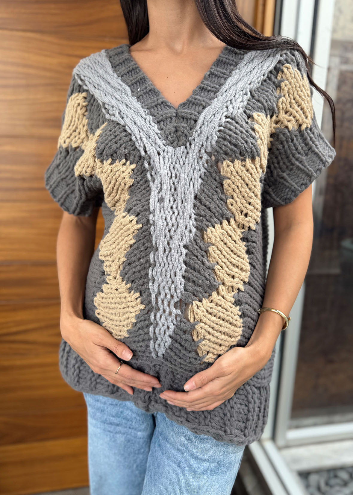 Chaleco tejido gris cuello en V