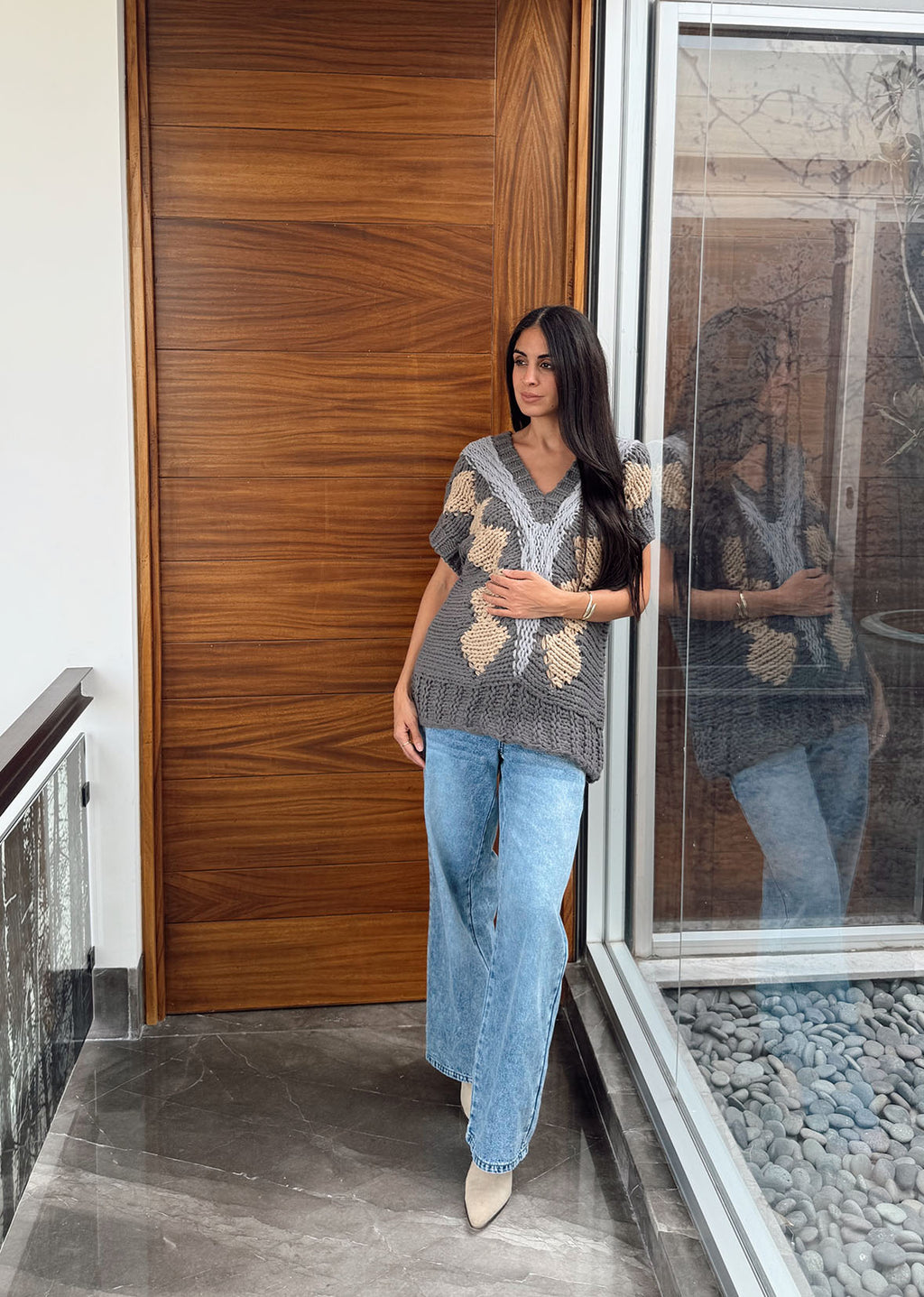 Chaleco tejido gris cuello en V