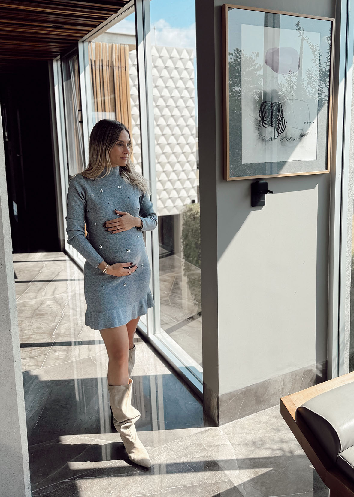 Vestido tejido con aplicación de flor en brillos