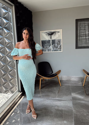 Vestido midi azul menta pegado