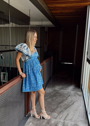 Vestido corto mangas olanes estampado