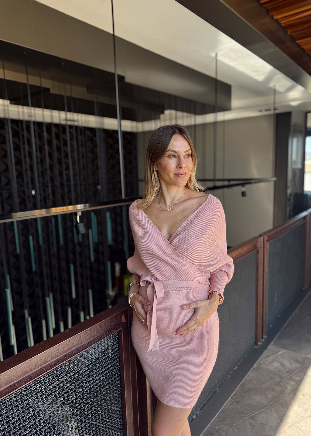 Vestido corto tejido cruzado rosa palo