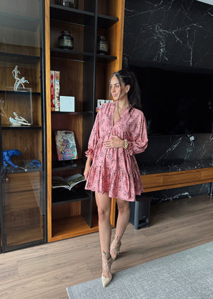 Vestido rosa corto cuello V