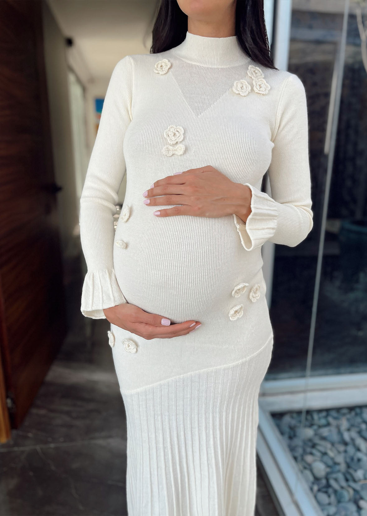Vestido con flores tejido beige