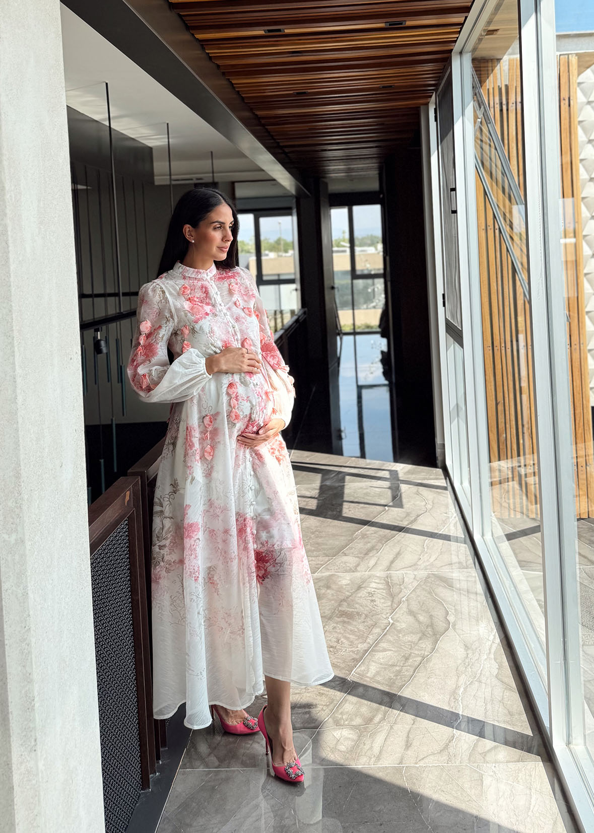 Vestido tipo zimmerman blanco estampado rosa